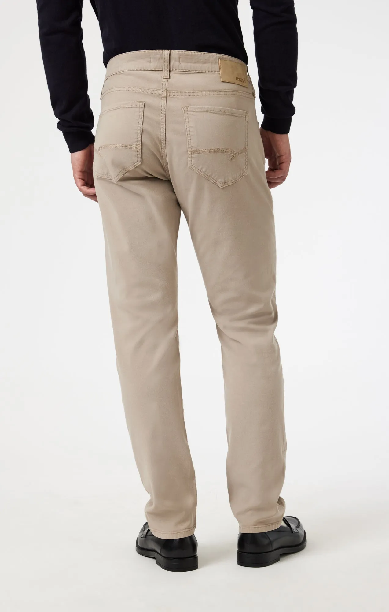 MARCUS SLIM STRAIGHT LEG IN LATTE LUXE TWILL